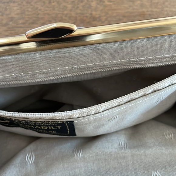 Vintage Elano Durabilt White Leather Envelope Crossbody-Vancouver, BC - Picture 8 of 11